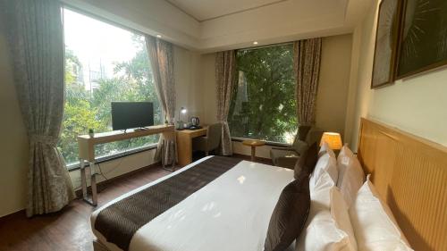 saltstayz select galleria market and golf course road