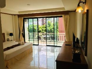 global hotel beach view