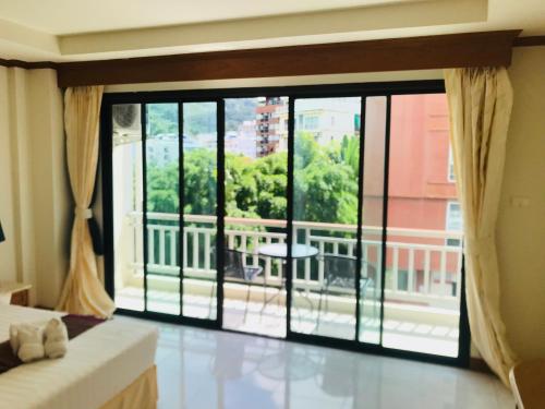 global hotel beach view