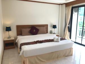 global hotel beach view