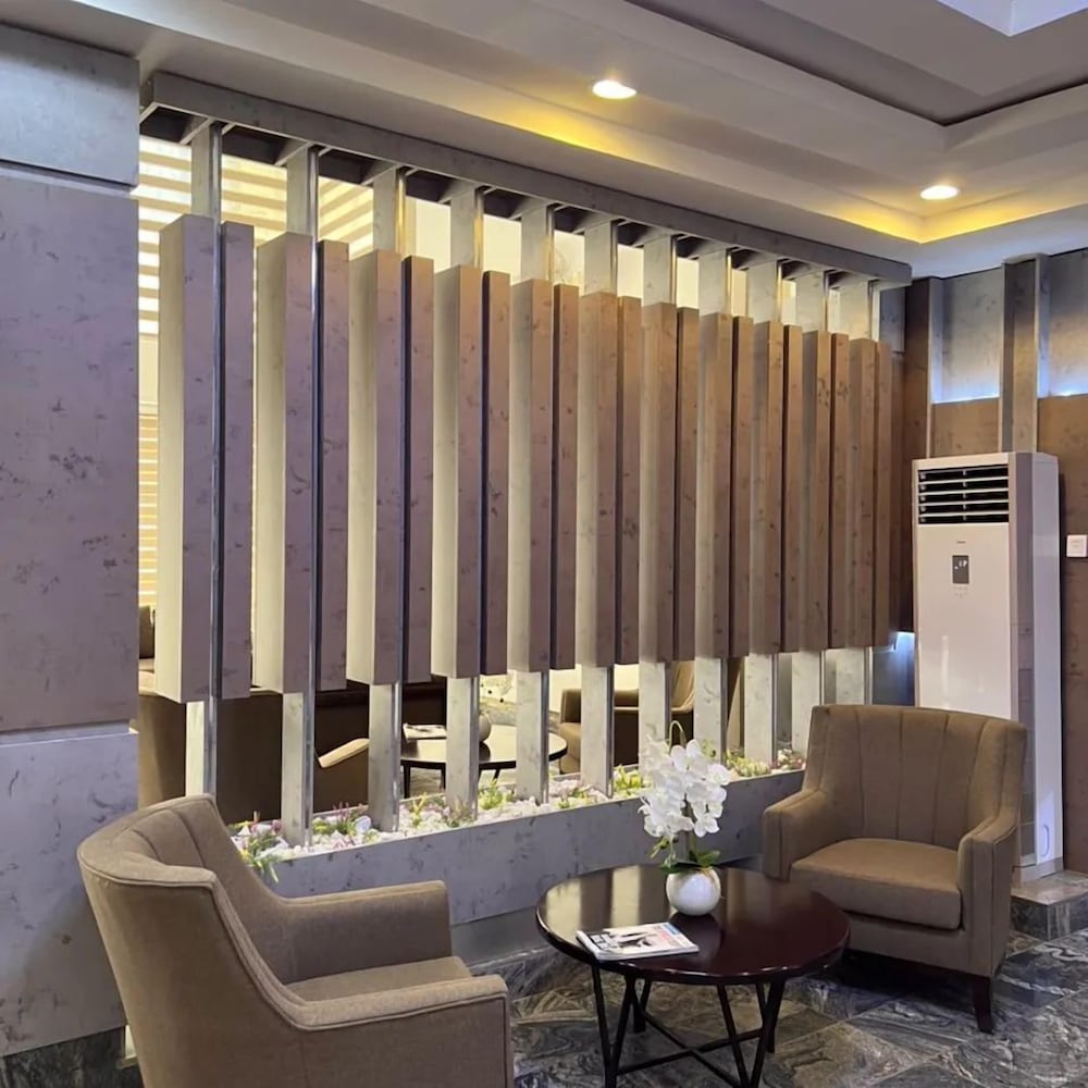 elegant hotel and suites by city green
