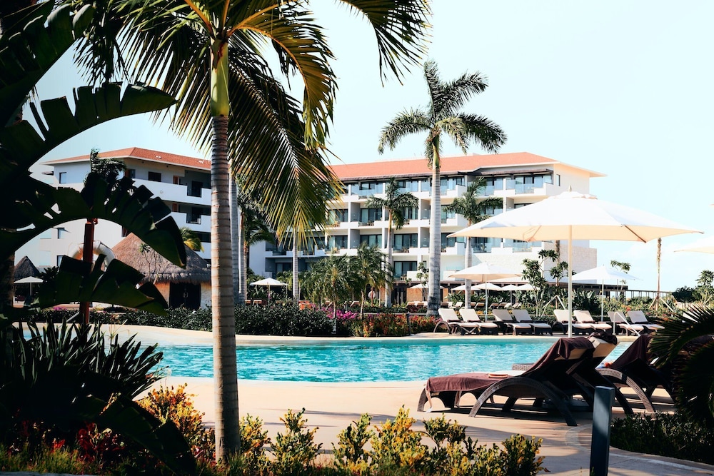 elegant hotel and suites by city green