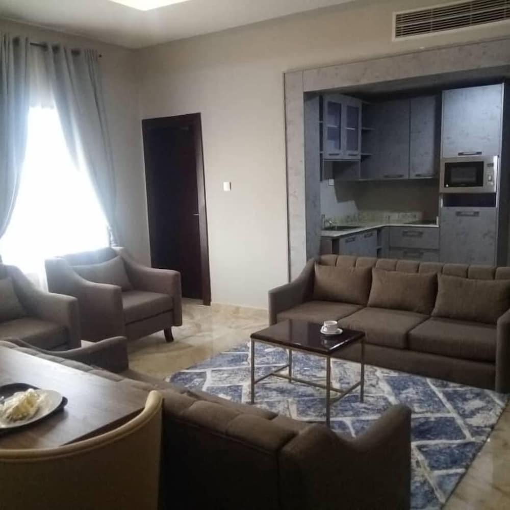 elegant hotel and suites by city green