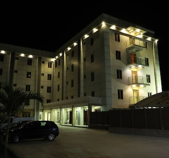 elegant hotel and suites by city green