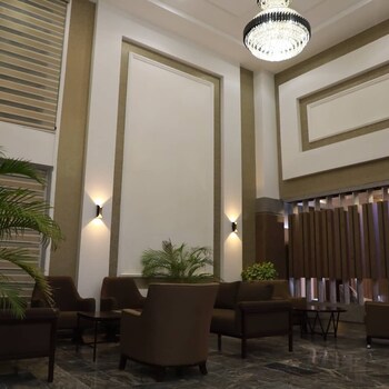 elegant hotel and suites by city green
