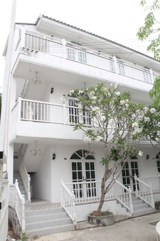 bananaleaf wedding cafe and resort