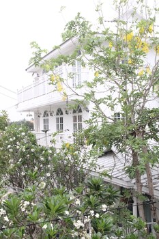 bananaleaf wedding cafe and resort