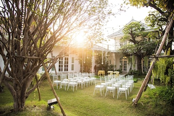 bananaleaf wedding cafe and resort