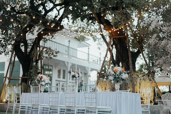 bananaleaf wedding cafe and resort