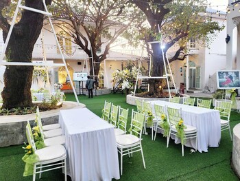 bananaleaf wedding cafe and resort