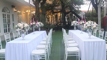 bananaleaf wedding cafe and resort