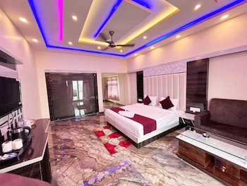 the pelican beach resort mandarmoni