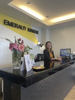 emerald manor hotel