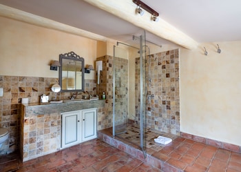 hotel and restaurant la magdeleine mathias dandine