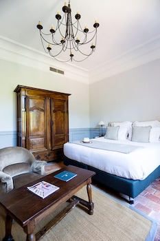 hotel and restaurant la magdeleine mathias dandine
