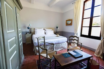 hotel and restaurant la magdeleine mathias dandine