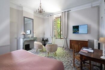 hotel and restaurant la magdeleine mathias dandine