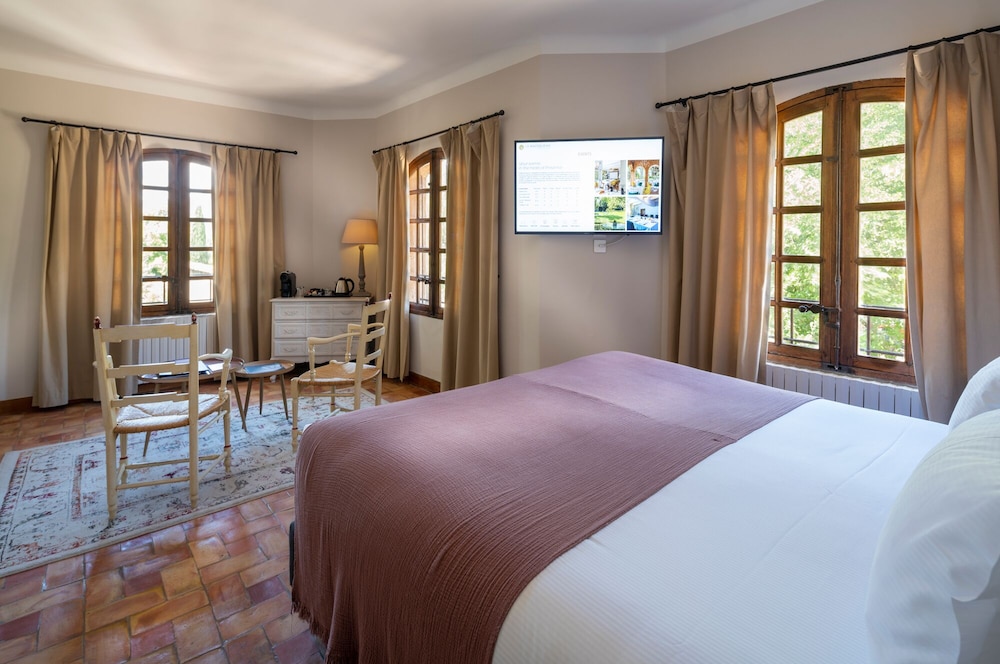 hotel and restaurant la magdeleine mathias dandine