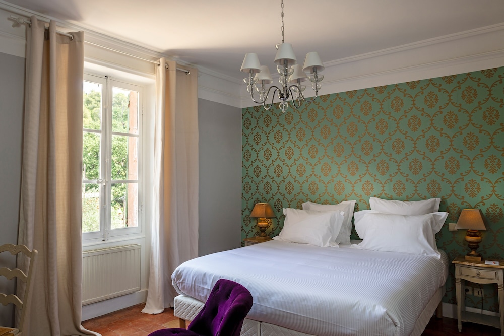 hotel and restaurant la magdeleine mathias dandine