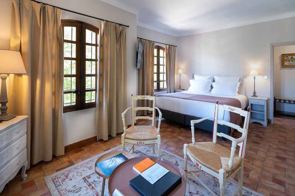 hotel and restaurant la magdeleine mathias dandine