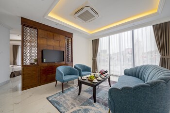 mong cai place
