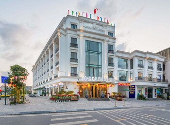 mong cai place