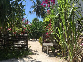 laguna palace michamvi kae