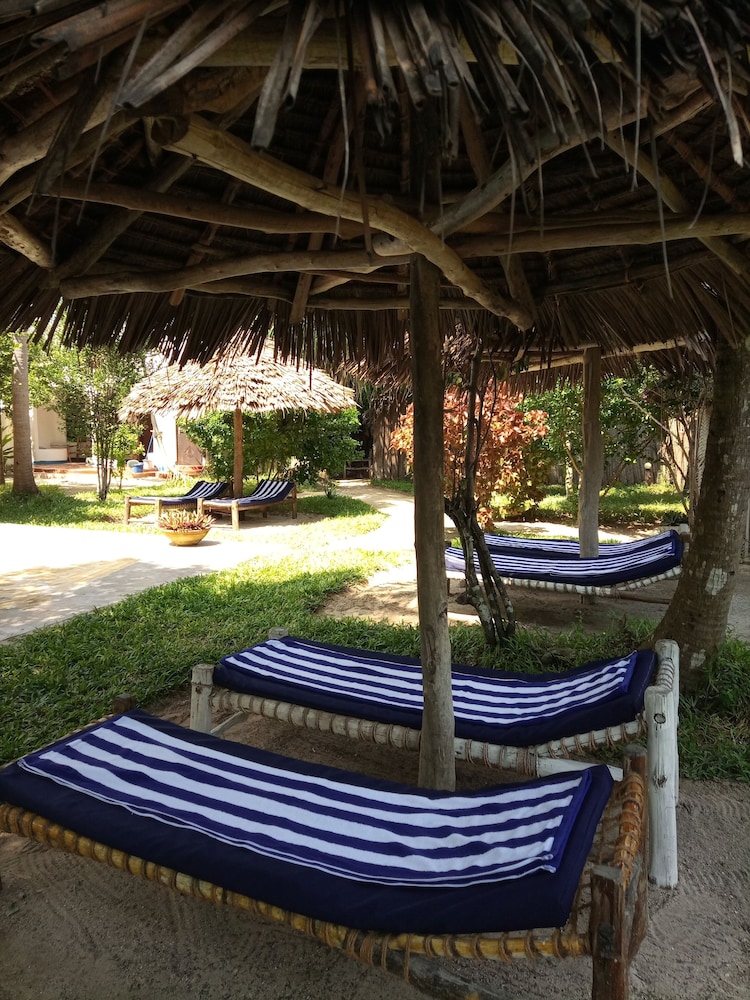 laguna palace michamvi kae