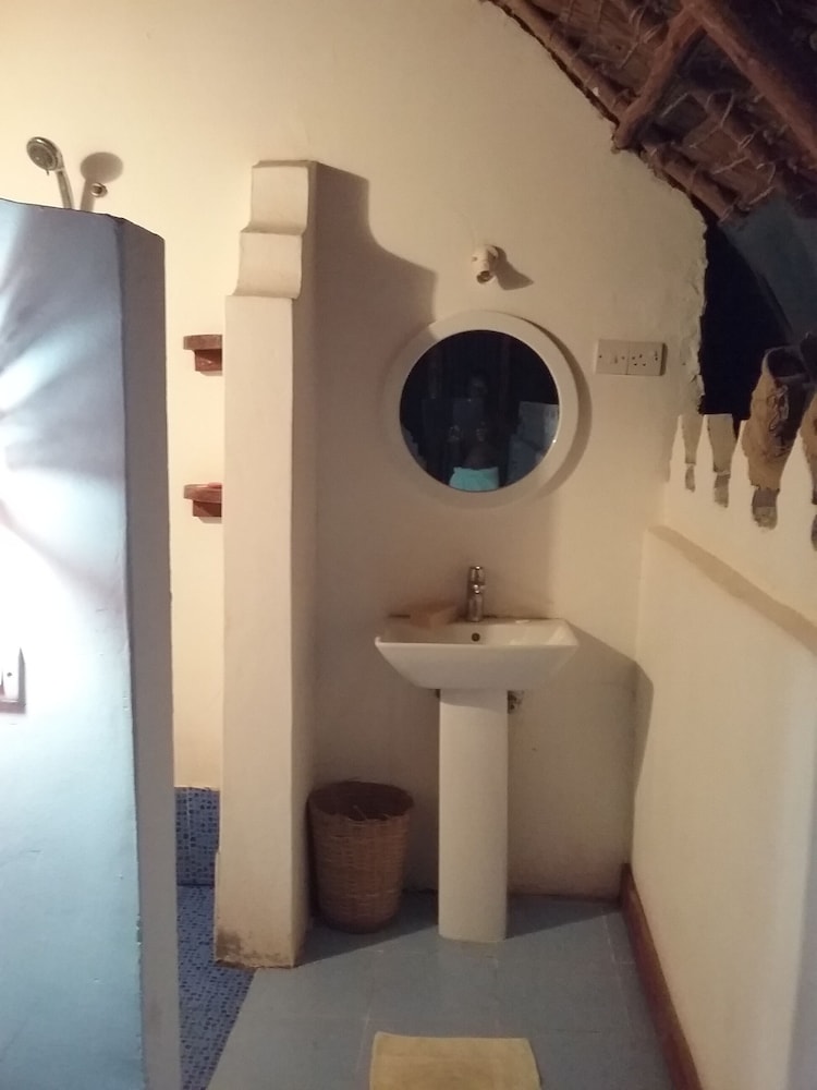 laguna palace michamvi kae