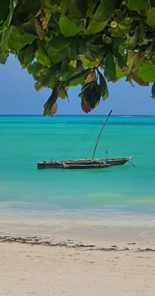 laguna palace michamvi kae