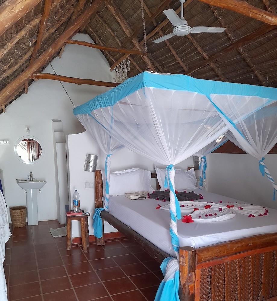 laguna palace michamvi kae