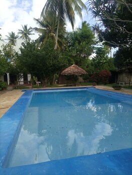 laguna palace michamvi kae