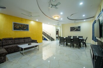 Bliss Farm Stay-Iris,,2 star