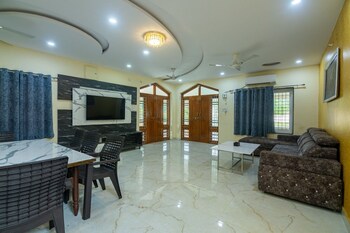 Bliss Farm Stay-Iris,,2 star