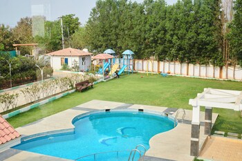 Bliss Farm Stay-Iris,,2 star