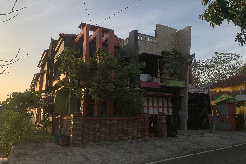 mozza guest house