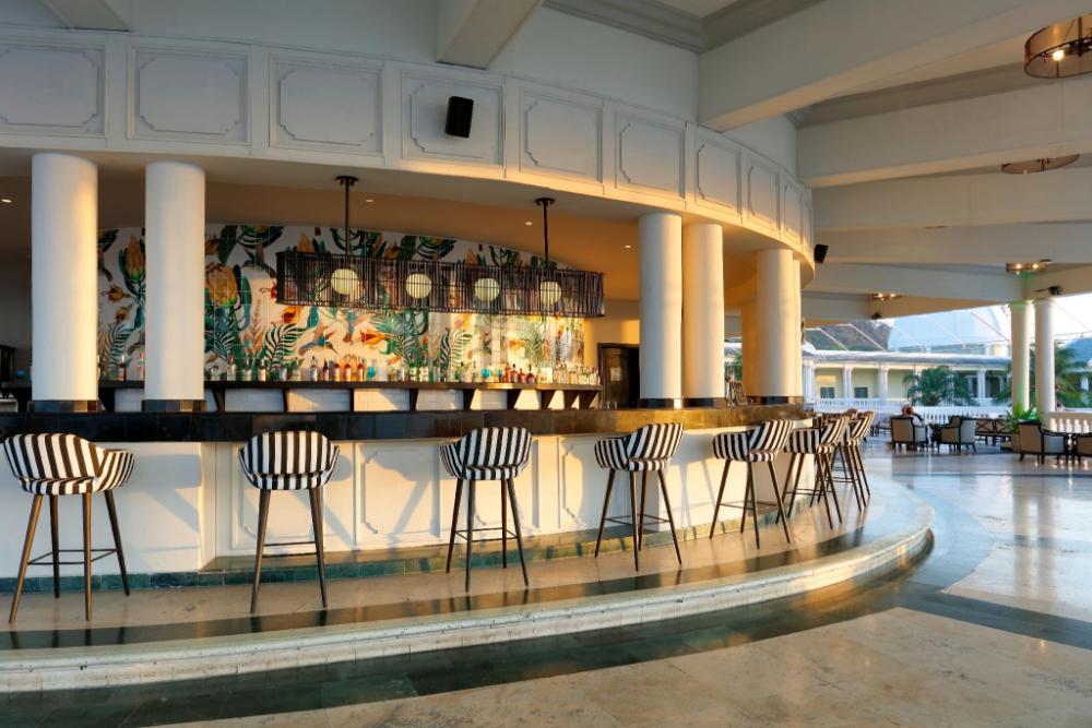 the signature level grand palladium lady hamilton