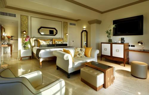 the signature level grand palladium lady hamilton