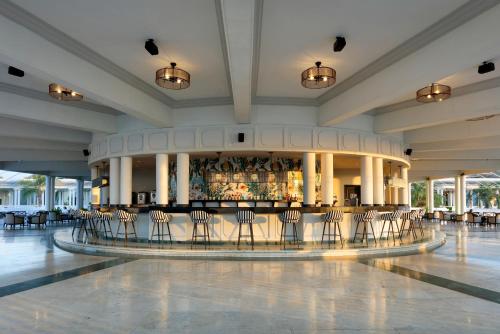 the signature level grand palladium lady hamilton