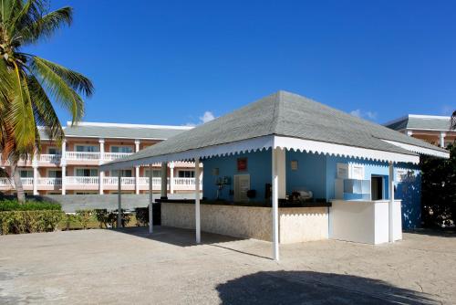 the signature level grand palladium lady hamilton