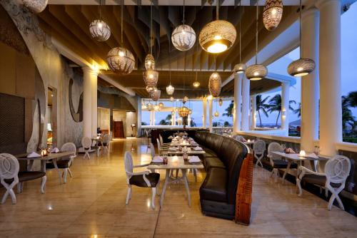 the signature level grand palladium lady hamilton