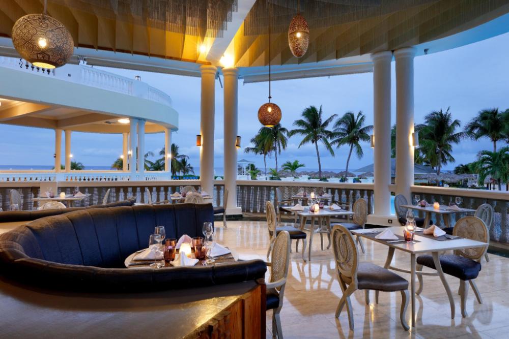 the signature level grand palladium lady hamilton
