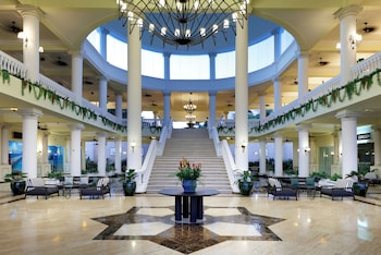 the signature level grand palladium lady hamilton