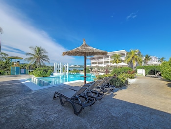 the signature level grand palladium lady hamilton
