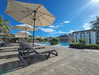the signature level grand palladium lady hamilton
