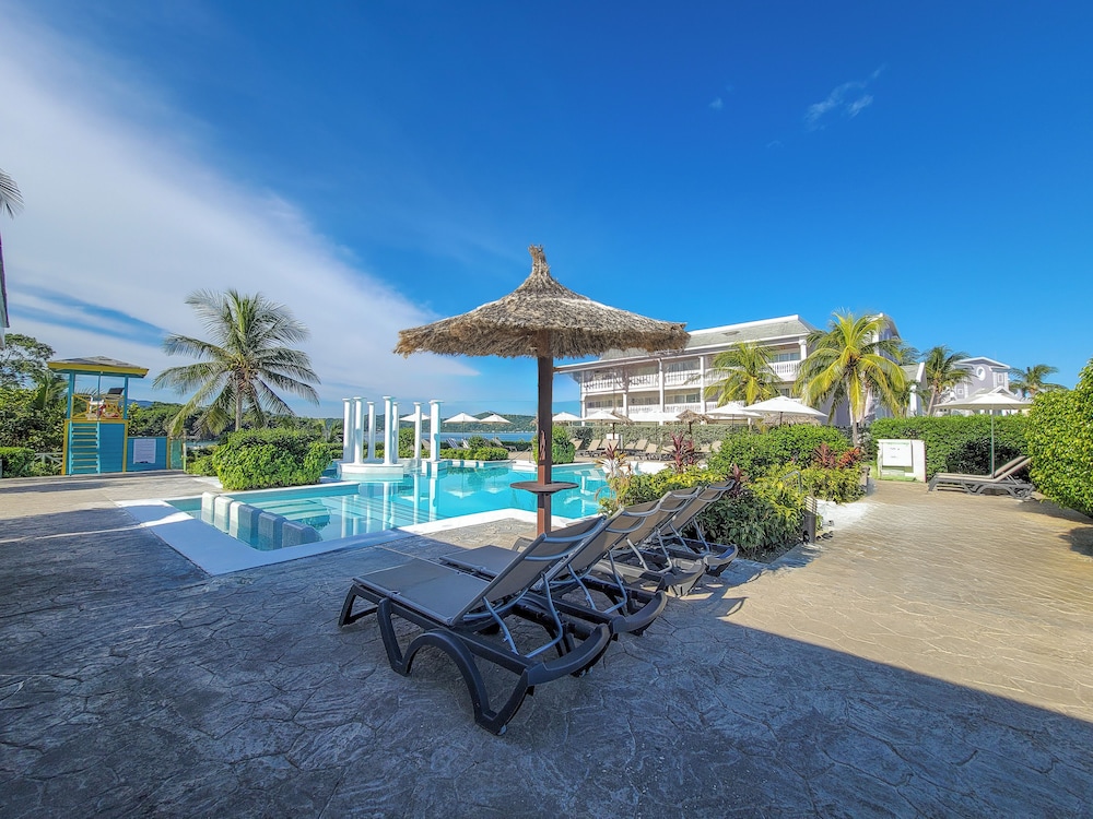 the signature level grand palladium lady hamilton
