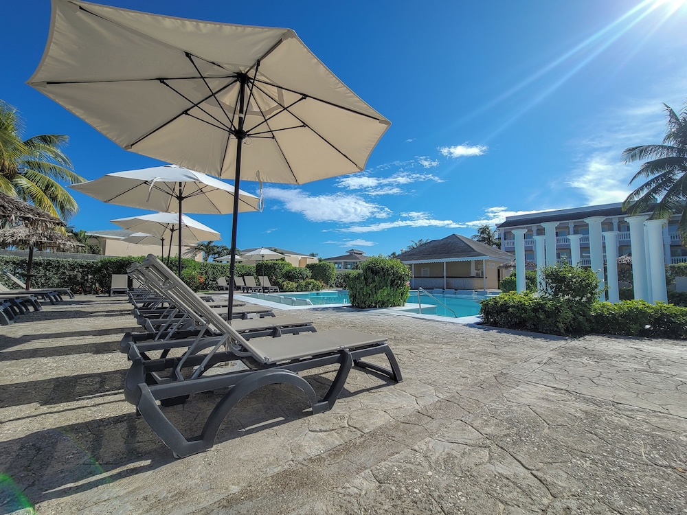 the signature level grand palladium lady hamilton