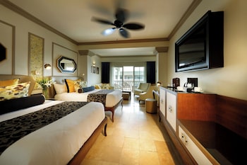 the signature level grand palladium lady hamilton