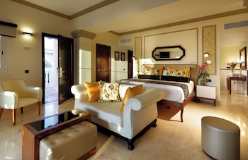 the signature level grand palladium lady hamilton