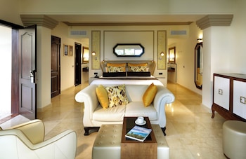the signature level grand palladium lady hamilton